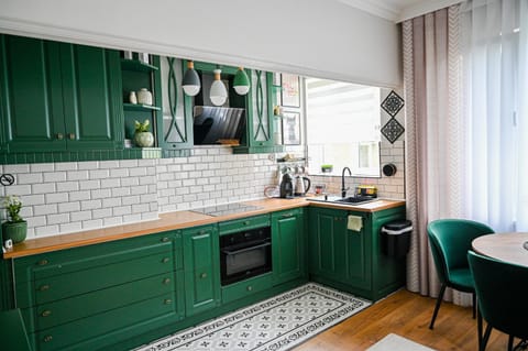 Kitchen or kitchenette, Dining area, dishwasher, oven, stove