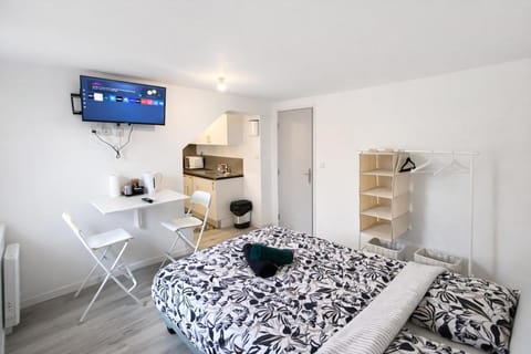 TV and multimedia, Kitchen or kitchenette, Bedroom