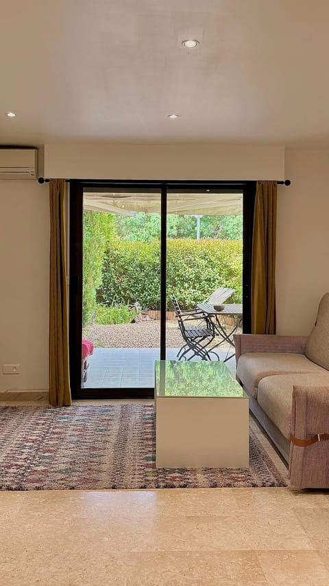 Charmant studio - AC - Piscine - Terrasse - Parking Apartment in Mandelieu-La Napoule