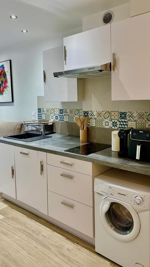 Charmant studio - AC - Piscine - Terrasse - Parking Apartment in Mandelieu-La Napoule