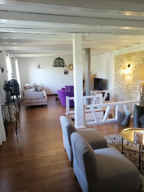 TV and multimedia, Living room, Seating area