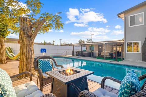 Swimming pool, fireplace