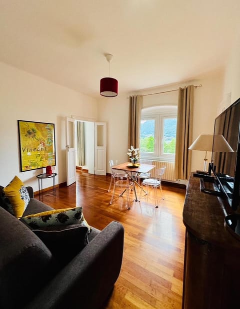 Communal lounge/ TV room, Living room, Seating area, Dining area