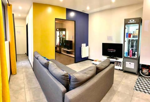 Communal lounge/ TV room