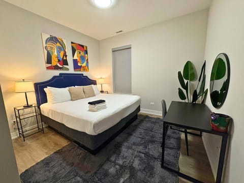 Sleek Style 3BR Haven - Free Parking - Ashland 2N Apartment in Bucktown