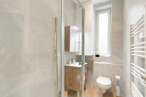 Shower, Toilet, Bathroom, hair dryier, towels