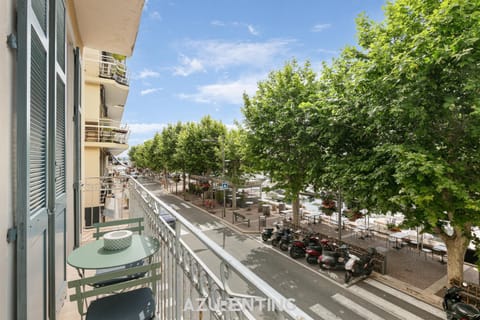 Property building, Day, Neighbourhood, Balcony/Terrace, City view, Sea view