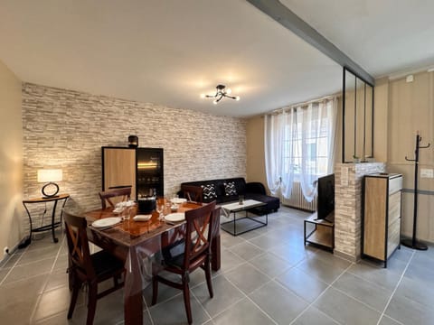 TV and multimedia, Living room, Dining area