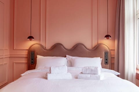 Bed, Photo of the whole room, Bedroom, towels