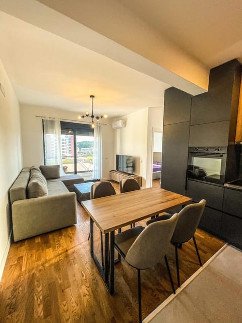 Kitchen or kitchenette, Seating area