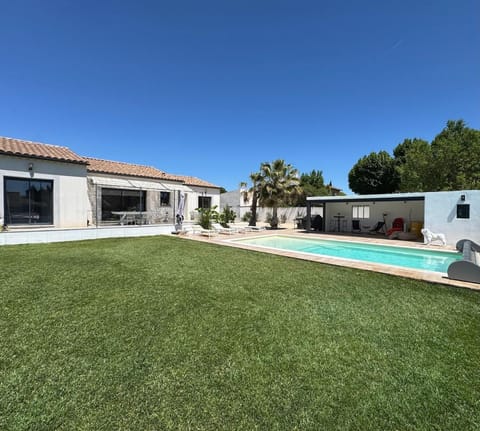 Property building, Garden, Swimming pool