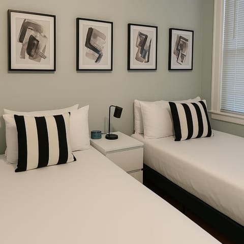 2BR Apt Beautifully Furnished - Grace 11-1 Apartment in Wrigleyville