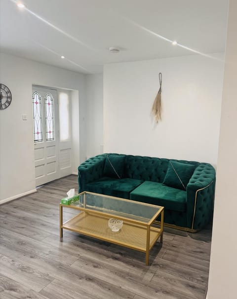 Stylish 3BR Home in High Wycombe Vacation rental in High Wycombe