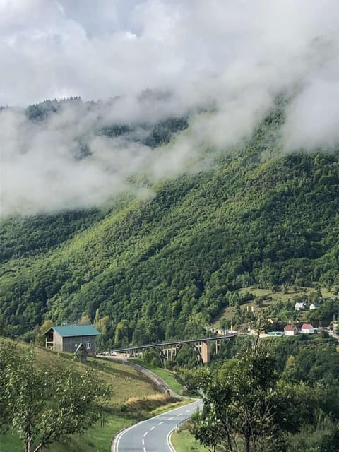 Neighbourhood, Natural landscape
