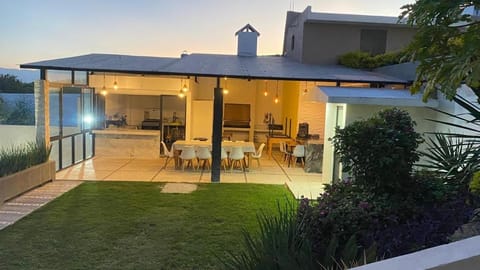 Patio, Day, Garden, Dining area, Garden view