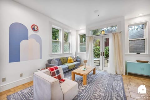 #Urban Elegance 3BR With Parking Near UC BART & Downtown Apartment in Berkeley