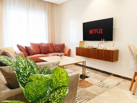 TV and multimedia, Living room, Seating area, Evening entertainment