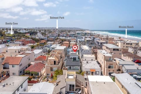 Steps From the Beach & Belmont House in Mission Beach