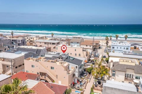 Steps From the Beach & Belmont House in Mission Beach
