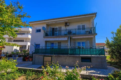 Patio, Facade/entrance