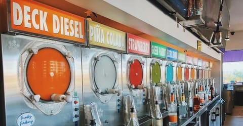 The Village Breeze II - White-sand, Pool, Beaches, Daiquiris, Seafood! Apartment in Siesta Key