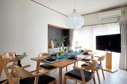 TV and multimedia, Living room, Dining area, air conditioner