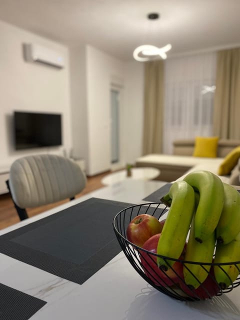 Communal lounge/ TV room, TV and multimedia, Living room, Photo of the whole room, air conditioner