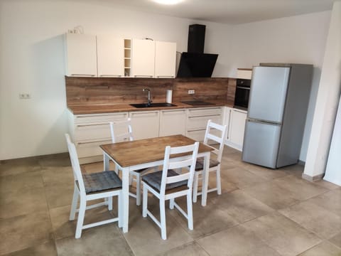 Kitchen or kitchenette, Dining area, stove