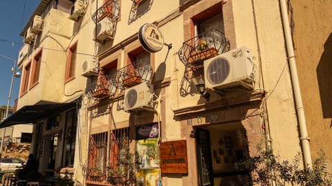 Property building, Off site, Property logo or sign, Logo/Certificate/Sign