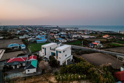 Property building, Neighbourhood, Natural landscape, Bird's eye view, Beach, Sea view