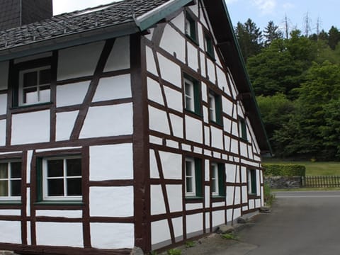 Property building, Day