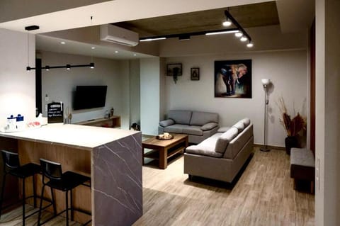 African Adventure Apartment Apartment in Pireas