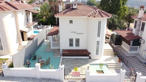 Property building, Patio, Day