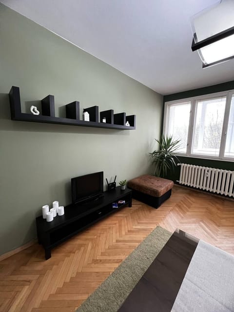 Communal lounge/ TV room, TV and multimedia, Living room, Seating area, Evening entertainment, internet