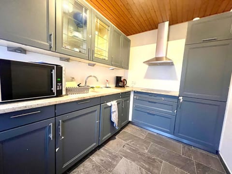 Kitchen or kitchenette, Communal kitchen