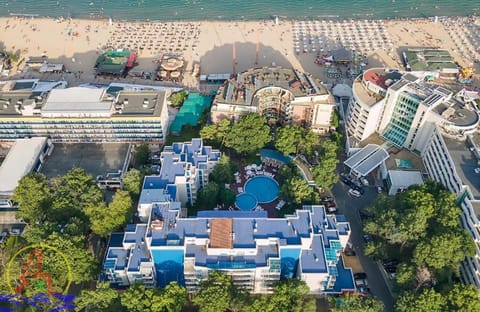 Property building, Neighbourhood, Bird's eye view, Beach, Pool view, Swimming pool, Location