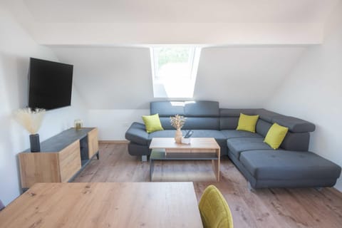 Communal lounge/ TV room, TV and multimedia, Living room, Seating area