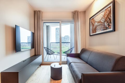 Communal lounge/ TV room, TV and multimedia, Living room, Seating area