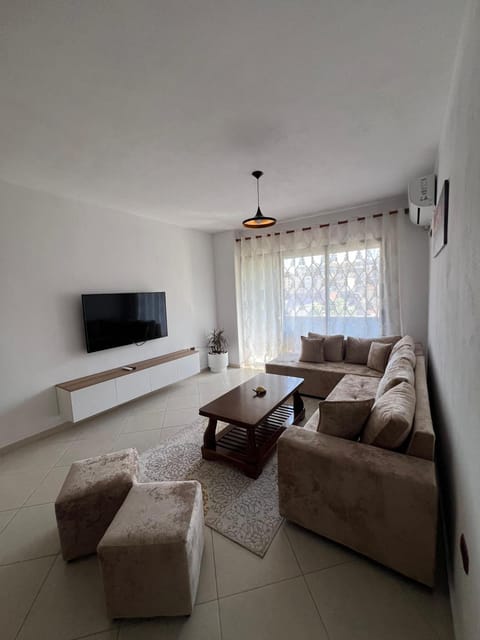TV and multimedia, Living room, Seating area, Evening entertainment