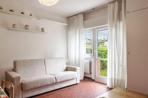 Bed, Living room