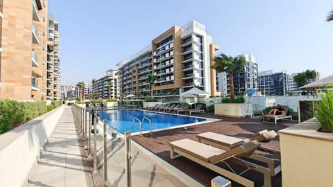 City view, Pool view, Swimming pool, sunbed