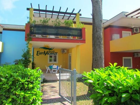 Property building, Day, Garden, Garden view
