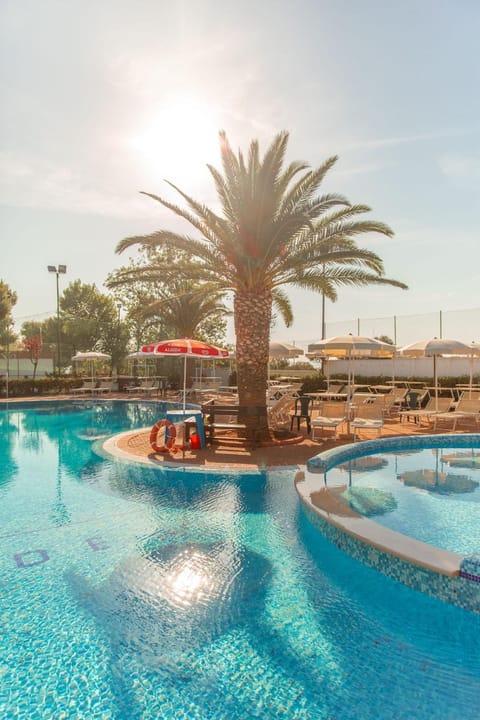 Day, Pool view, Swimming pool, sunbed