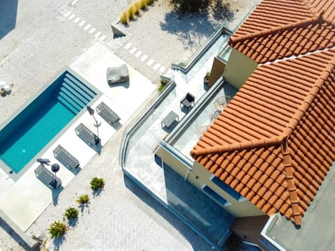 Property building, Day, Bird's eye view, Pool view, Swimming pool, sunbed