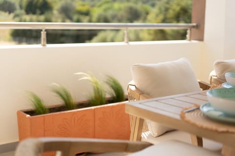 View (from property/room), Balcony/Terrace, Dining area