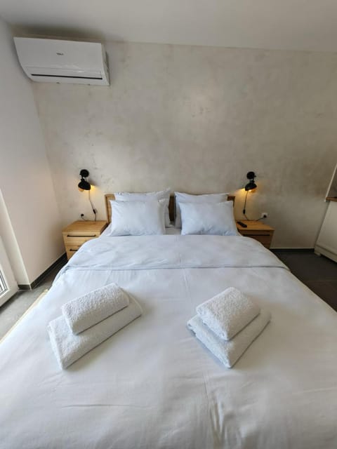 Bed, Photo of the whole room, Bedroom, towels, air conditioner