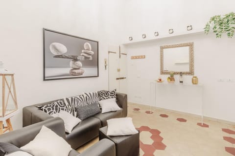 Living room, Decorative detail, Seating area