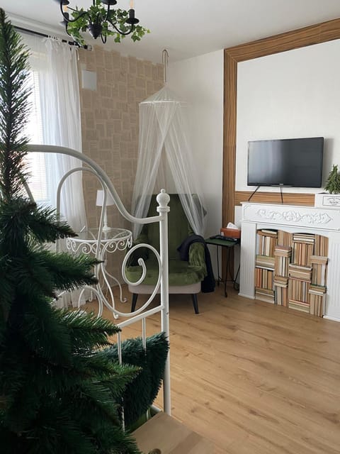 Living room, Seating area, Evening entertainment