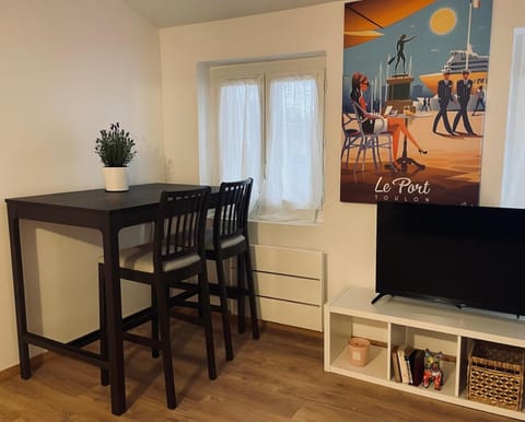TV and multimedia, Dining area