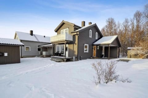 Property building, Day, Winter, Parking